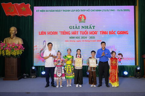 Liên hoan “Tiếng hát tuổi hoa” tỉnh Bắc Giang năm học 2024 - 2025