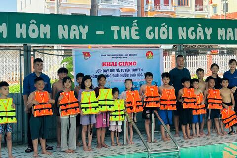 Hiệp Hòa: Khai mạc lớp dạy bơi hè miễn phí năm 2025