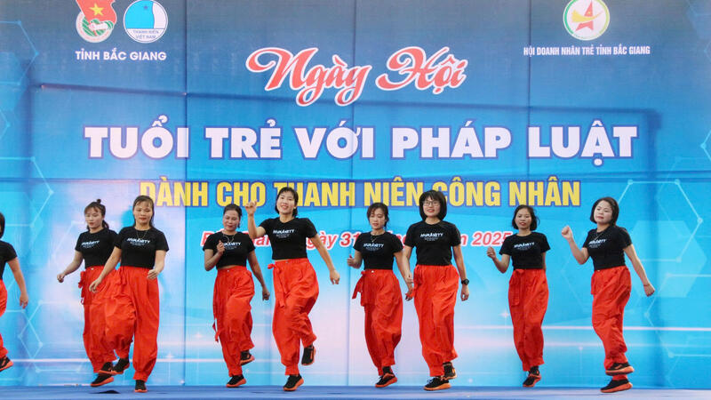 Bồi dưỡng, nâng cao kiến thức pháp luật cho Thanh niên công nhân.