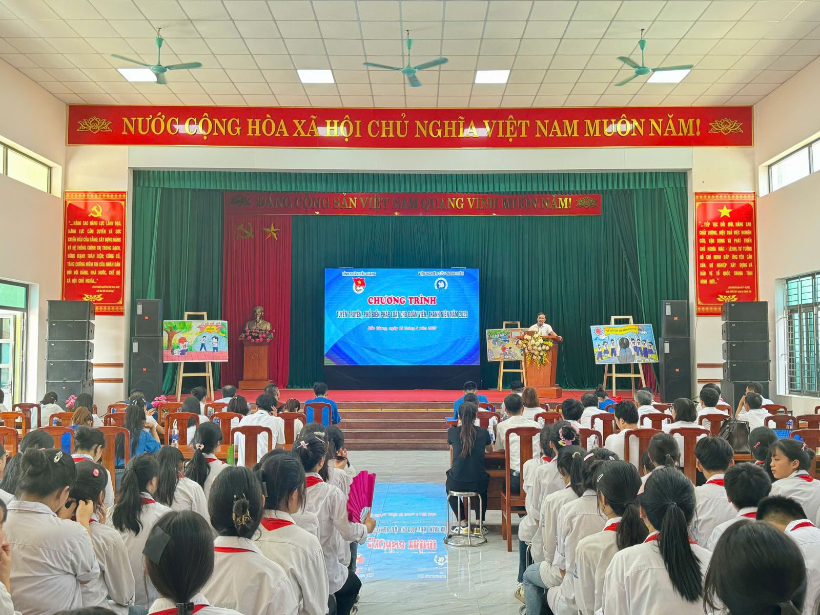 Quang cảnh chương trình